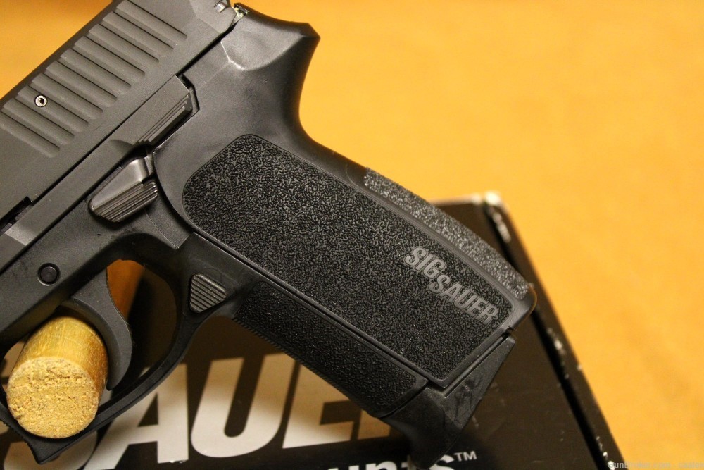 SIG SAUER SP2022 (Black Nitron 3.9in 9mm 15rd Pistol) E2022-9-B-img-2