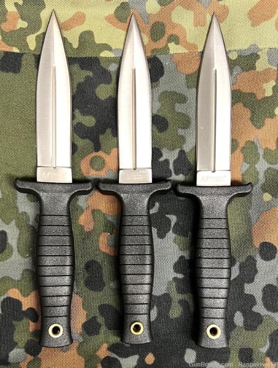 Daggers x3 4+ inch blades by Mag-Tech-img-0
