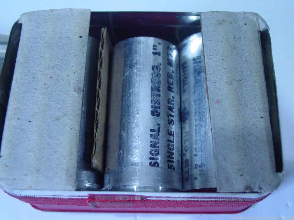 WWII 1"  Single Star Red Distress Flares in Box -img-2