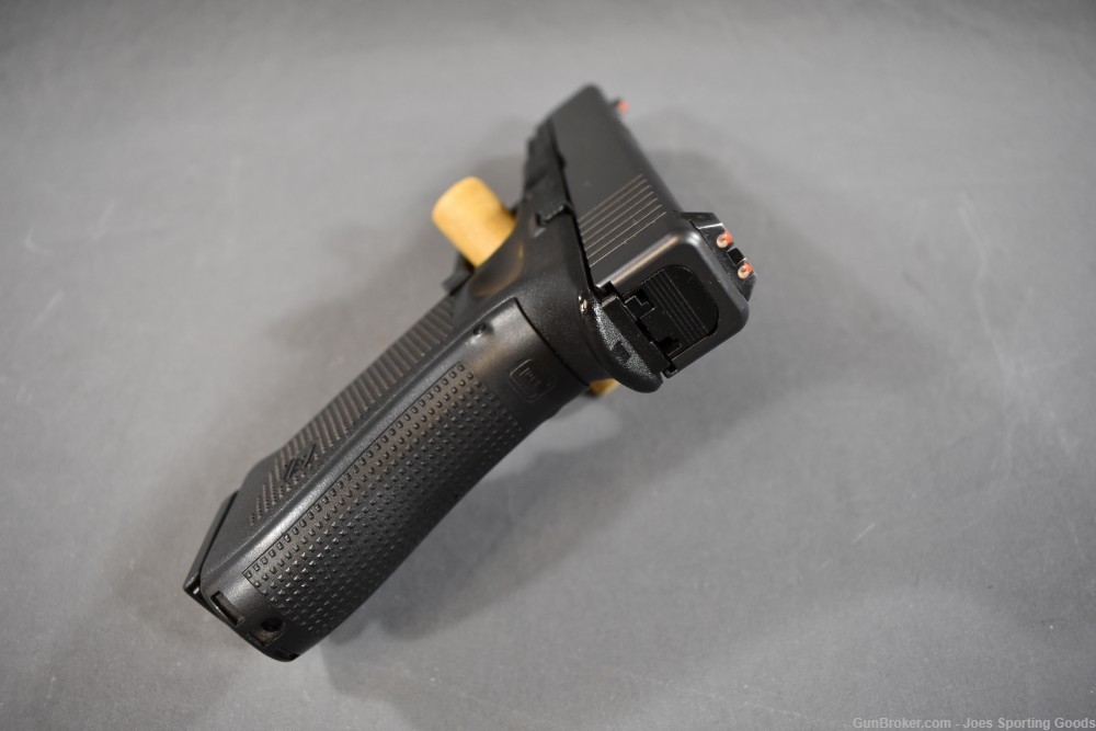 Police Trade In - Glock 17 Gen-4 9mm w/ Factory Case & Night Sights-img-12
