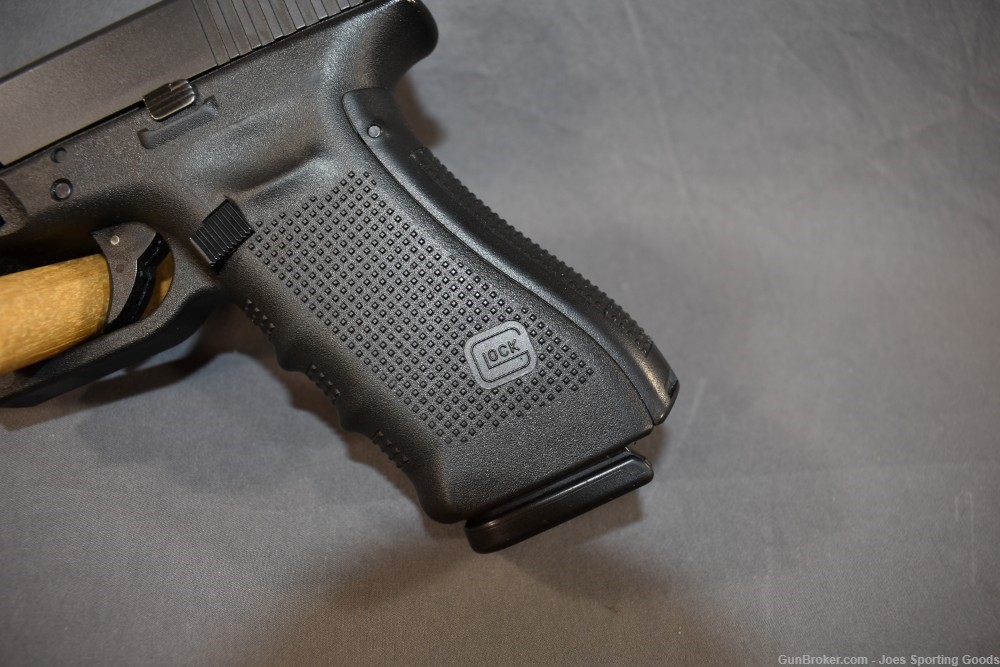 Police Trade In - Glock 17 Gen-4 9mm w/ Factory Case & Night Sights-img-9