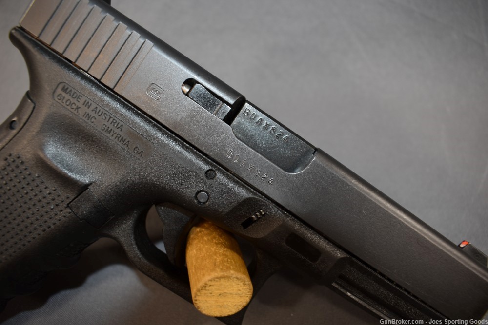 Police Trade In - Glock 17 Gen-4 9mm w/ Factory Case & Night Sights-img-2