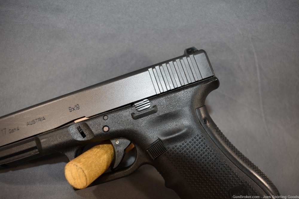 Police Trade In - Glock 17 Gen-4 9mm w/ Factory Case & Night Sights-img-8
