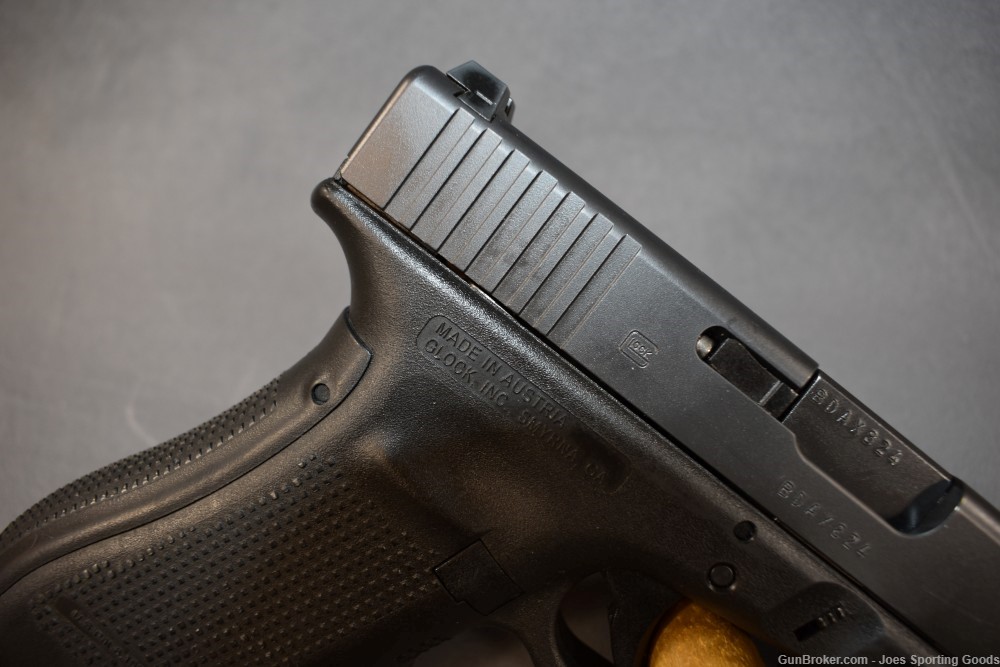 Police Trade In - Glock 17 Gen-4 9mm w/ Factory Case & Night Sights-img-4