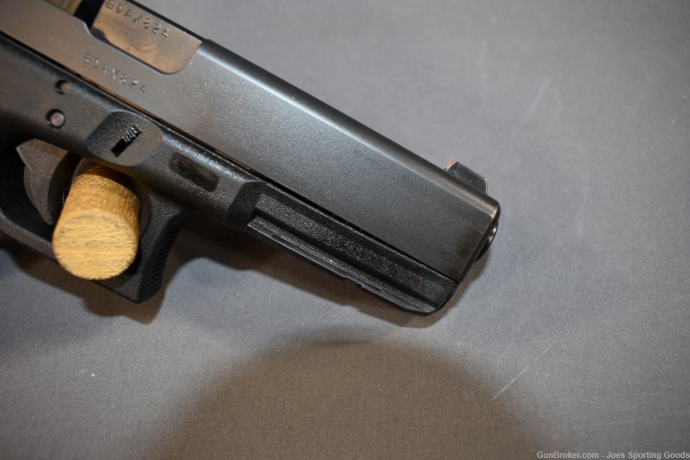 Police Trade In - Glock 17 Gen-4 9mm w/ Factory Case & Night Sights-img-5