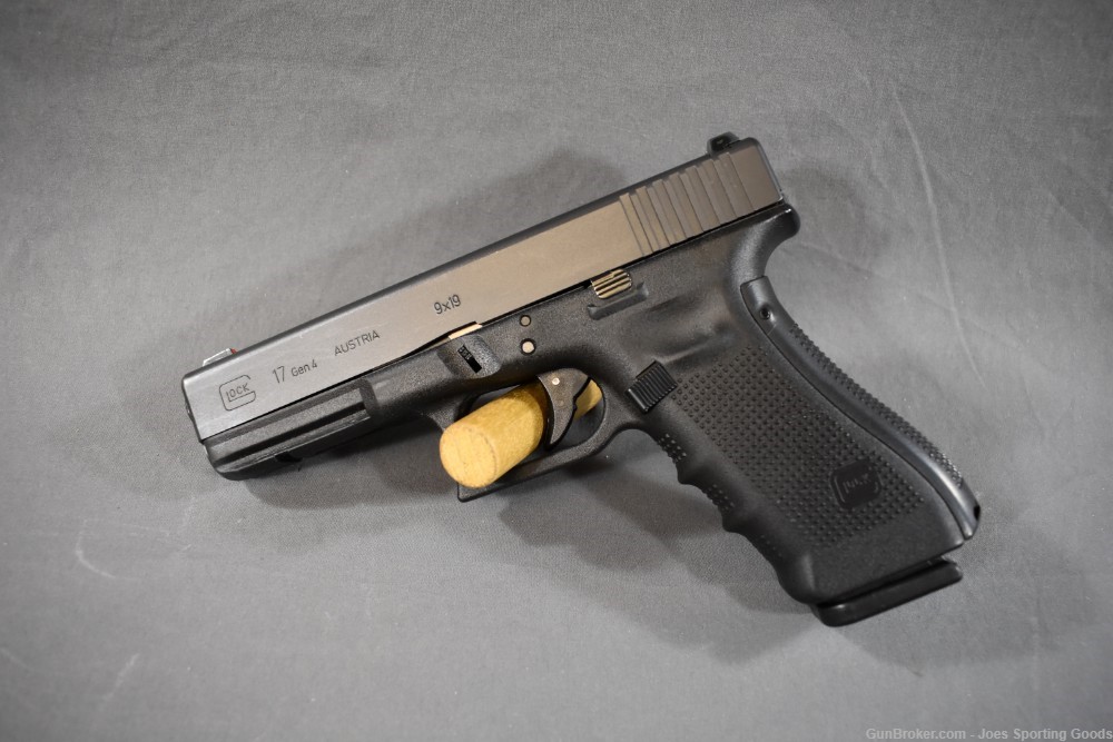 Police Trade In - Glock 17 Gen-4 9mm w/ Factory Case & Night Sights-img-6