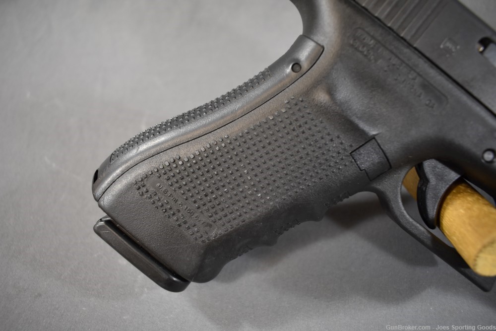 Police Trade In - Glock 17 Gen-4 9mm w/ Factory Case & Night Sights-img-3
