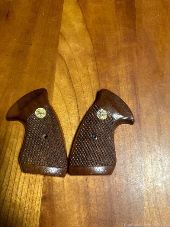 Colt factory wood grips with medallion excellent cond. -img-0