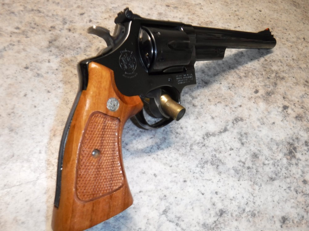 Smith & Wesson model 29-2 mfg 1975, presentation case -img-8