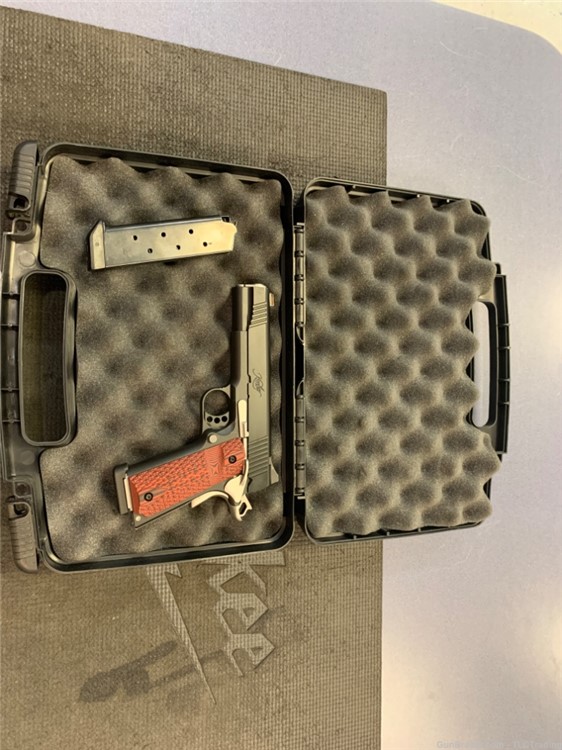 Kimber Custom 1911 with case and 2 Mags .45 ACP USED -img-3