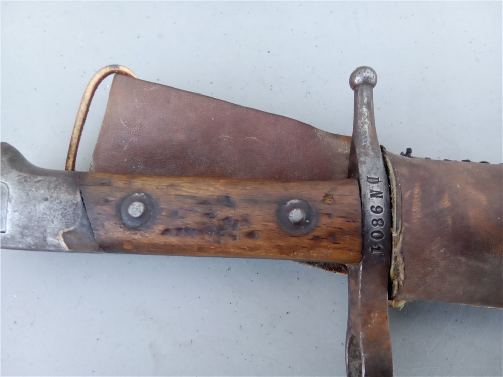 WWI/WWII Italian Carcano Rifle Bayonet w/leather frog Terni-img-1