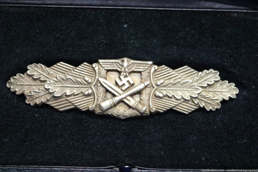 WWII German close combat badge 15 year in case -img-1
