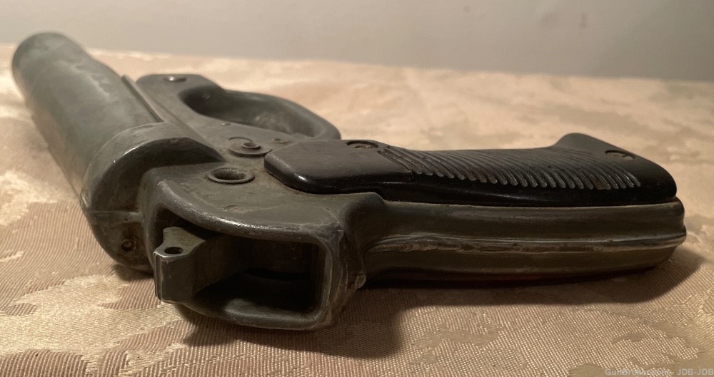 Antique WW II German Flare Pistol Model LP42, Circa 1944-img-9