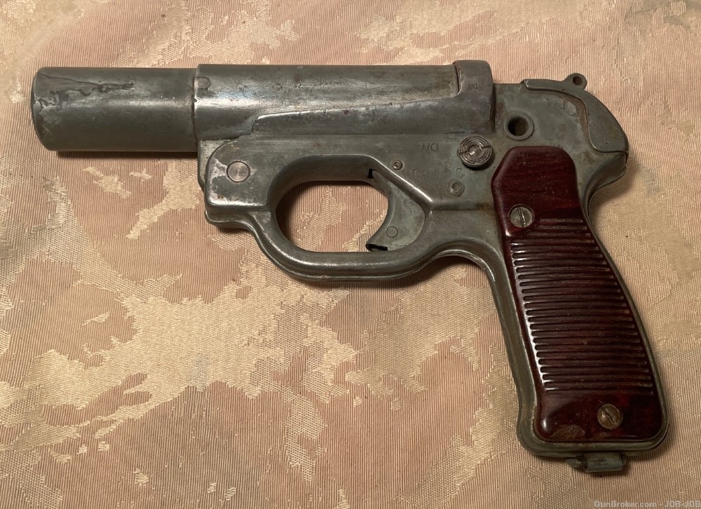 Antique WW II German Flare Pistol Model LP42, Circa 1944-img-0