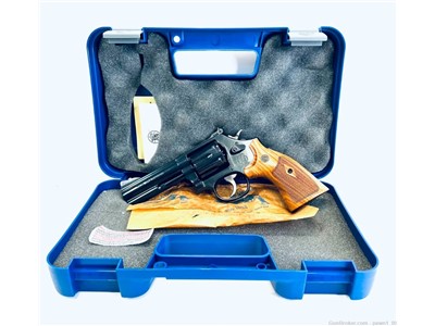 Smith & Wesson Model 586 357 Magnum 4in Blued Revolver - 6 Rounds