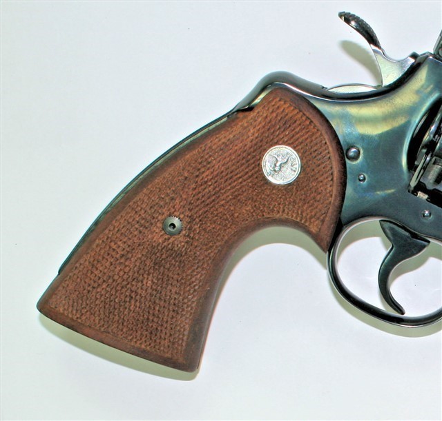 Colt Model 357, 1954 Walnut Checkered Grips With Medallions-img-1