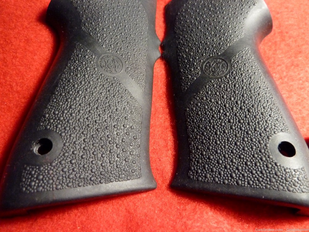 Hogue S&W, Full Size 9mm/40 Caliber Pistol Rubber Grip Panels, Black, 40010-img-2