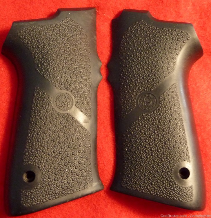 Hogue S&W, Full Size 9mm/40 Caliber Pistol Rubber Grip Panels, Black, # 2-img-0