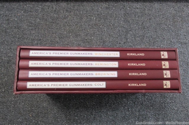 4 VOLUMES COMPLETE SET AMERICA'S PREMIER GUNMAKERS BOOKS WITH CASE-img-1