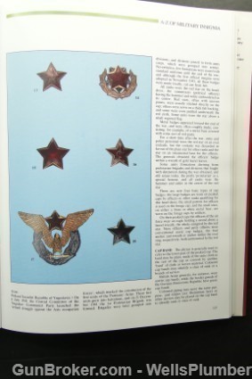 MILITARY INSIGNIA OF THE 20TH CENTURY HARDCOVER-img-11