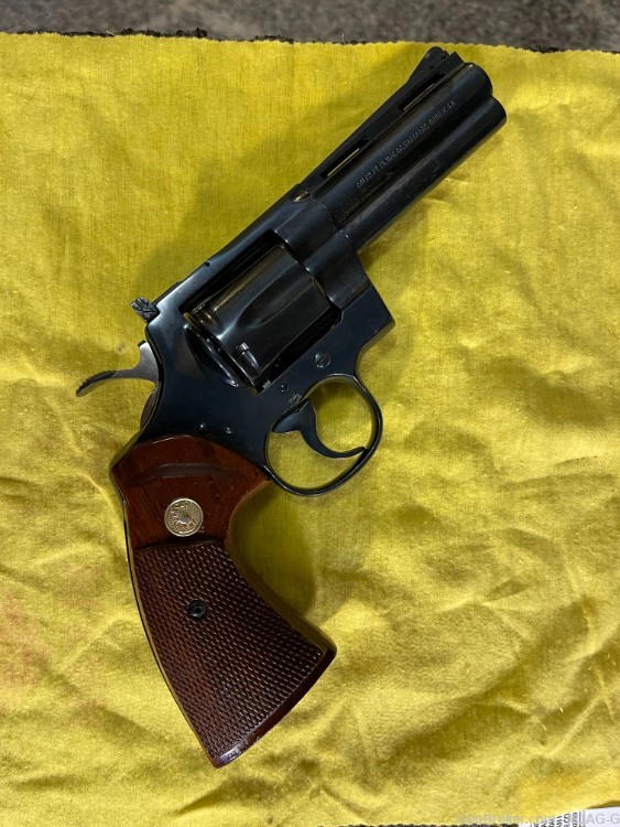 1979 Colt Python , blue w/ 4" barrel (.357 mag)-img-1