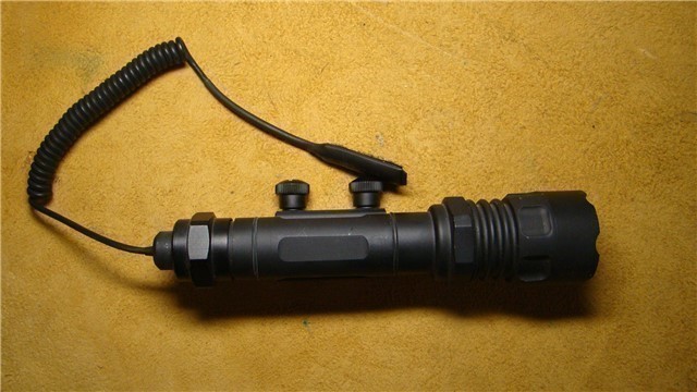 Weapon light picatinny rail mount-img-0