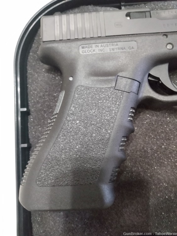 Glock G17 Gen3 9mm New In Box with 2 17 Rnd Mags-img-8