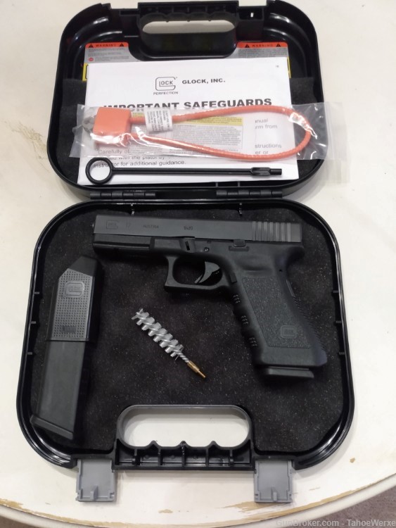 Glock G17 Gen3 9mm New In Box with 2 17 Rnd Mags-img-0