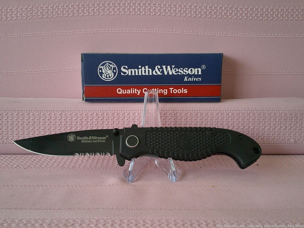 NIB Smith & Wesson Special Tactical Liner Lock Folding Knife!-img-6
