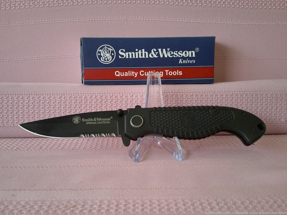 NIB Smith & Wesson Special Tactical Liner Lock Folding Knife!-img-5