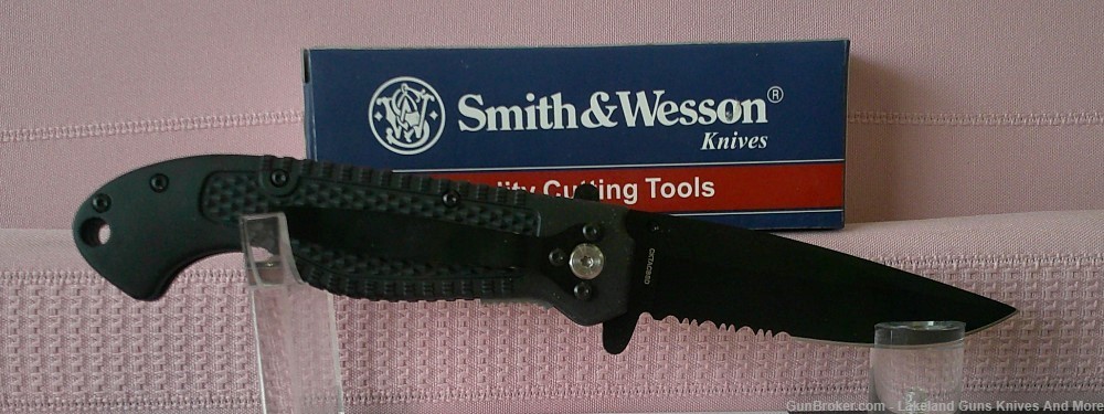 NIB Smith & Wesson Special Tactical Liner Lock Folding Knife!-img-1