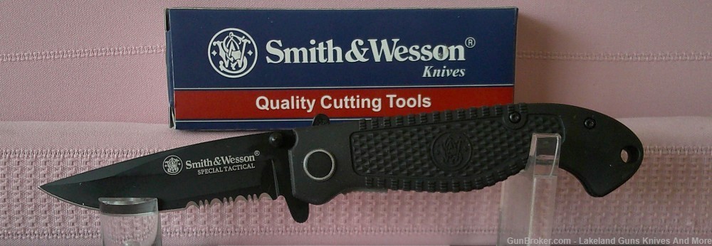 NIB Smith & Wesson Special Tactical Liner Lock Folding Knife!-img-0