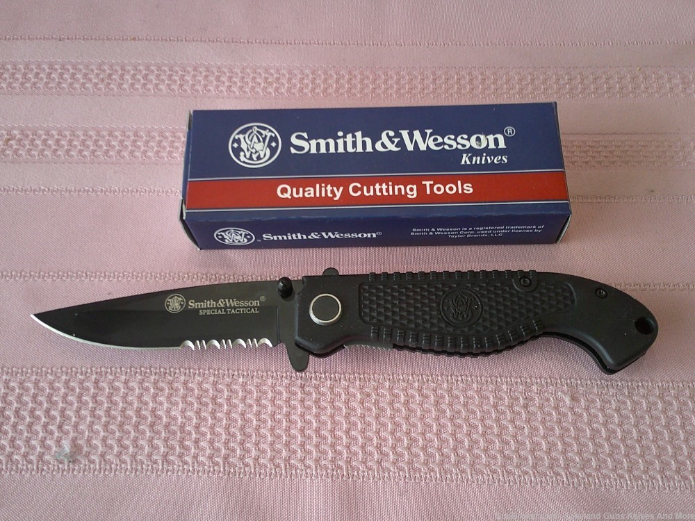 NIB Smith & Wesson Special Tactical Liner Lock Folding Knife!-img-13