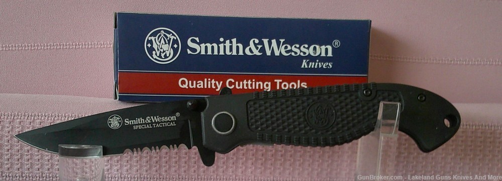 NIB Smith & Wesson Special Tactical Liner Lock Folding Knife!-img-2
