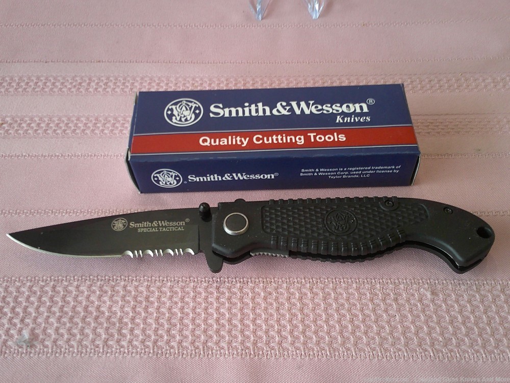 NIB Smith & Wesson Special Tactical Liner Lock Folding Knife!-img-7