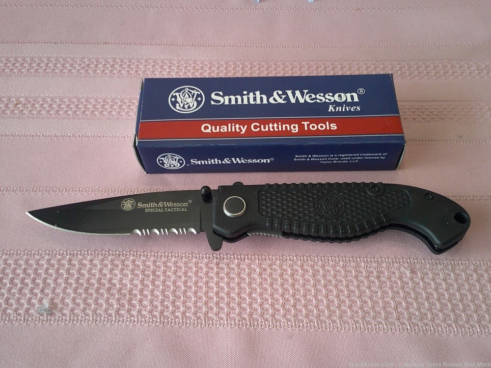 NIB Smith & Wesson Special Tactical Liner Lock Folding Knife!-img-14