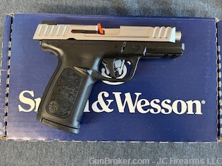 Smith & Wesson SD9-img-1