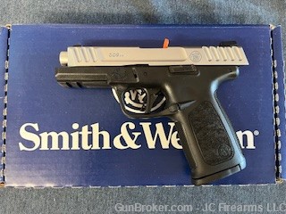Smith & Wesson SD9-img-0