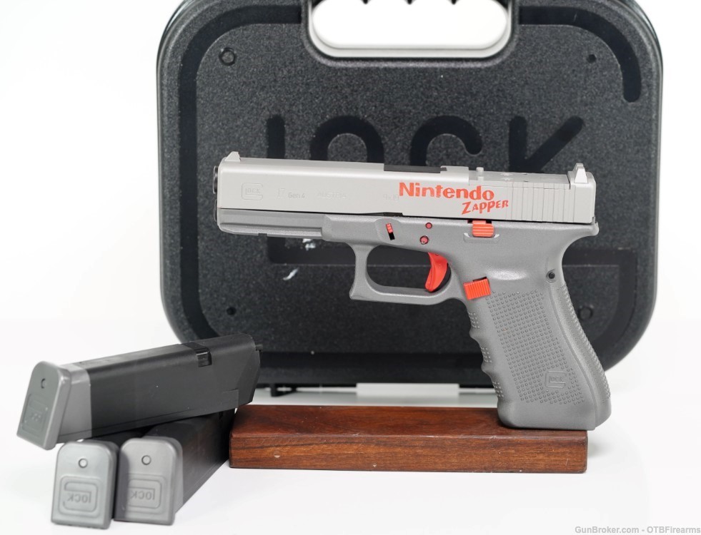 Glock 17 Gen 4 Nintendo Themed 9mm 3 Mags Original Box-img-0