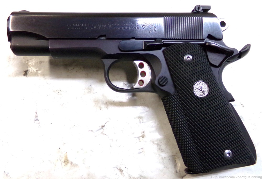 1977 Colt Commander Lightweight Pistol in 45ACP with original rubber grips-img-0