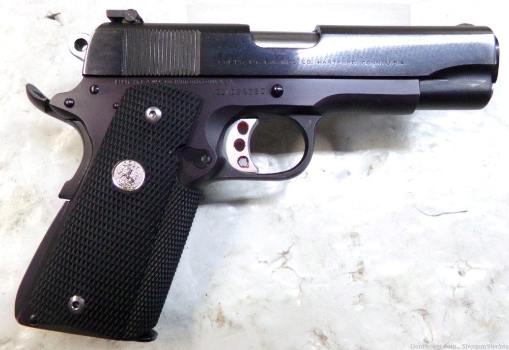 1977 Colt Commander Lightweight Pistol in 45ACP with original rubber grips-img-2