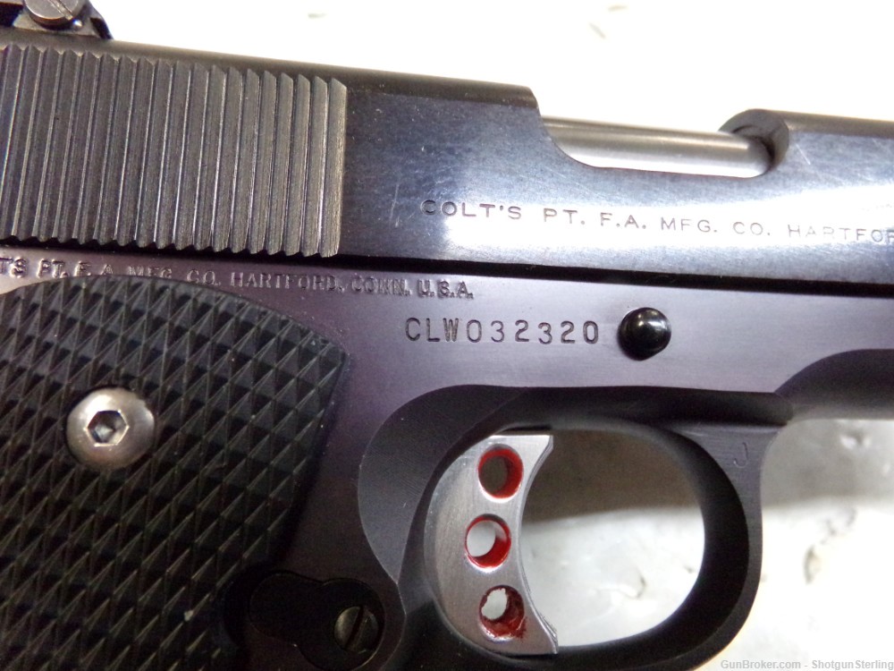 1977 Colt Commander Lightweight Pistol in 45ACP with original rubber grips-img-3