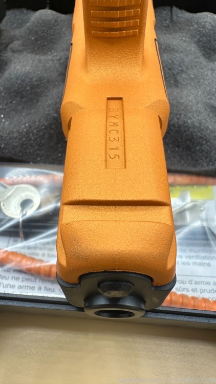 Factory NEW GEN3 Glock 19 9mm G19 GEN 3 2x 15rd Mags Tennessee Orange-img-9