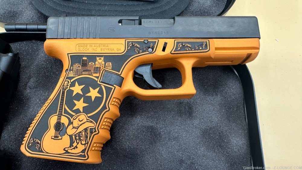 Factory NEW GEN3 Glock 19 9mm G19 GEN 3 2x 15rd Mags Tennessee Orange-img-2