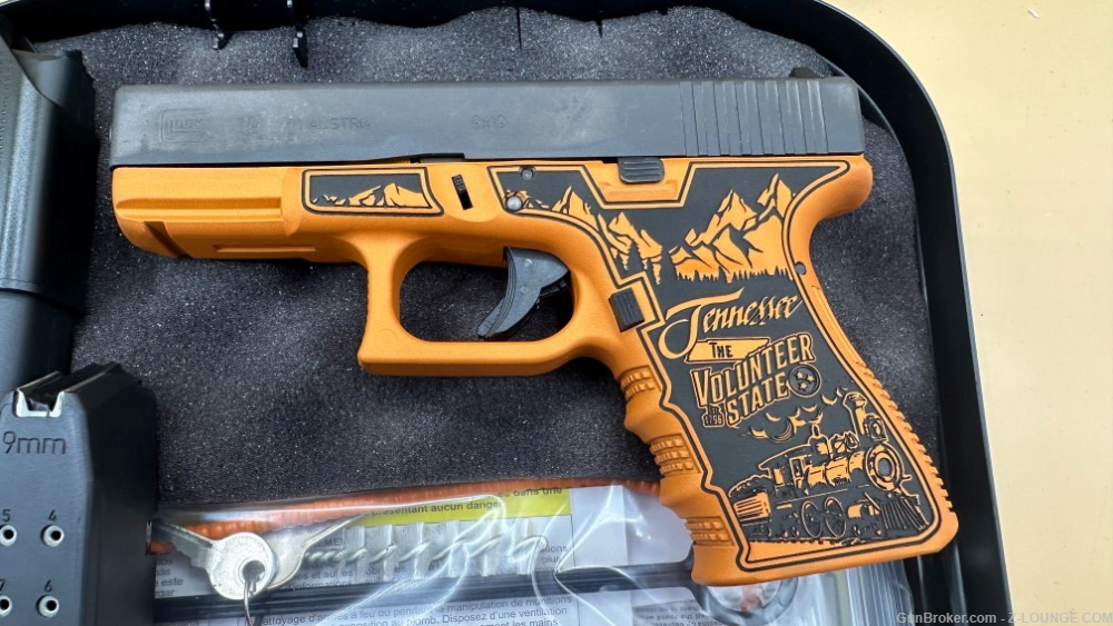 Factory NEW GEN3 Glock 19 9mm G19 GEN 3 2x 15rd Mags Tennessee Orange-img-1