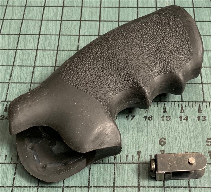 HOGUE 46000 MonoGrip Rubber 1pc for Colt Python-img-0