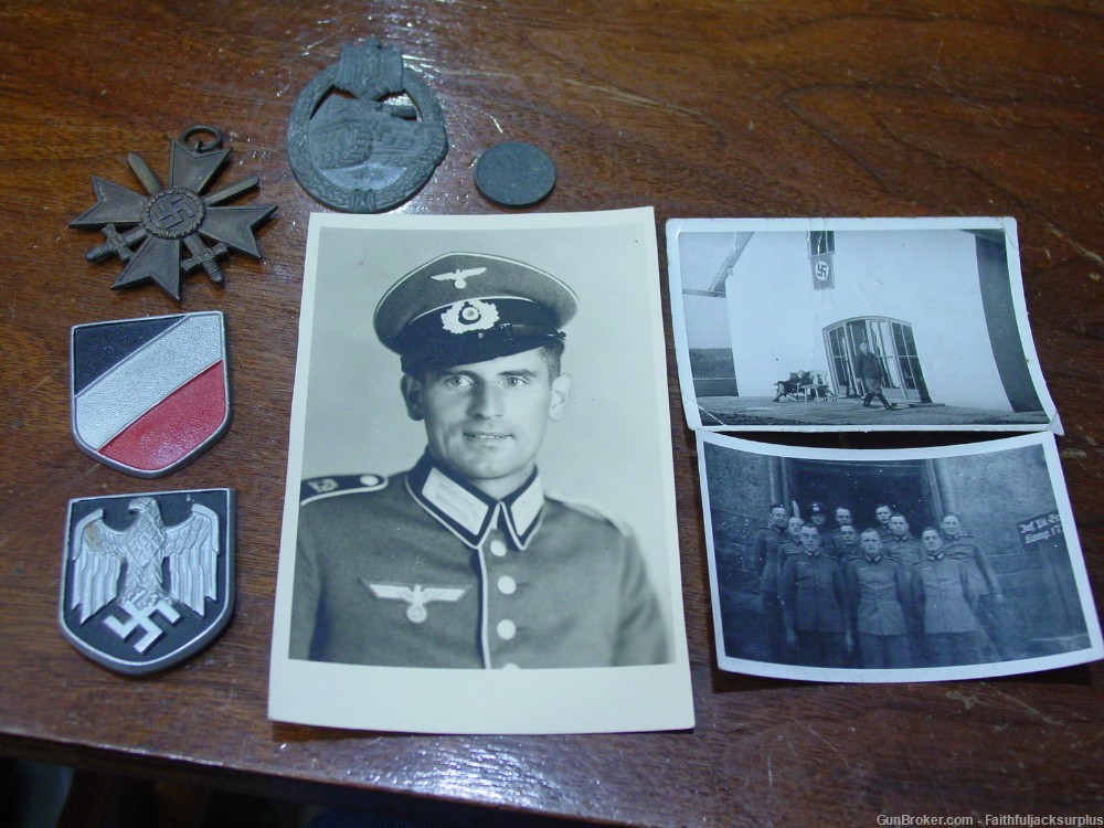 WWII German Tinnie Badge LOT WWII Veteran Uniform Medal Pictures Helmet -img-0
