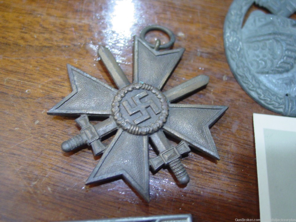 WWII German Tinnie Badge LOT WWII Veteran Uniform Medal Pictures Helmet -img-5