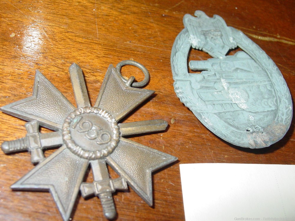 WWII German Tinnie Badge LOT WWII Veteran Uniform Medal Pictures Helmet -img-8