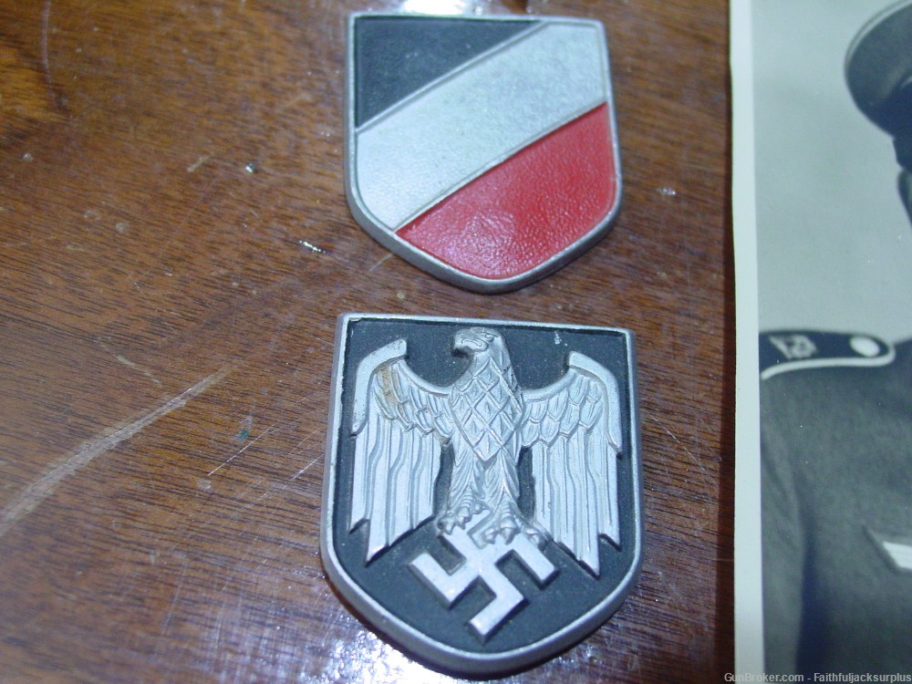 WWII German Tinnie Badge LOT WWII Veteran Uniform Medal Pictures Helmet -img-4